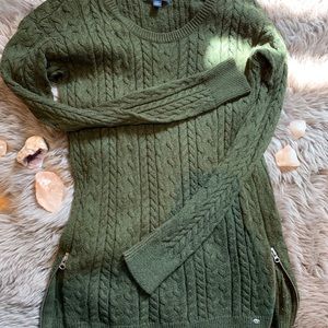 Green American Eagle sweater